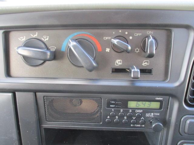 キャンター デリバリーバン 走行2万キロ台 ディーゼル 5速マニュアル パワステ パワーウィンドウ エアコン 車輌総重量2950KG(4枚目)