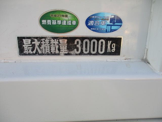 エルフトラック フルフラットロー　平ボディ―　アーム式パワーゲート６００ＫＧ　積載量３０００ＫＧ　６速ミッション　キーレス　バックカメラ　ＥＴＣ　電動格納ミラー（11枚目）