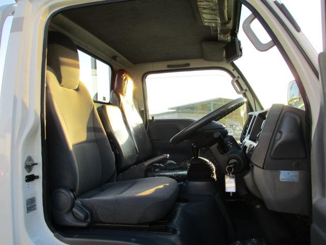 エルフトラック フルフラットロー　平ボディ―　アーム式パワーゲート６００ＫＧ　積載量３０００ＫＧ　６速ミッション　キーレス　バックカメラ　ＥＴＣ　電動格納ミラー（36枚目）