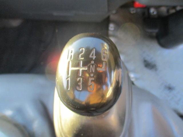 エルフトラック フルフラットロー　平ボディ―　アーム式パワーゲート６００ＫＧ　積載量３０００ＫＧ　６速ミッション　キーレス　バックカメラ　ＥＴＣ　電動格納ミラー（41枚目）