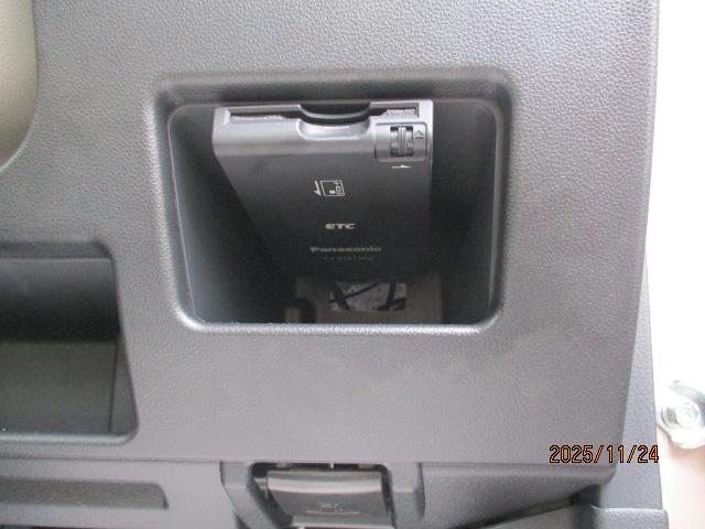 ムーヴキャンバス Ｇメイクアップ　ＳＡＩＩ　４ＷＤ　スマートキー　プッシュスタート　社外ナビテレビ　バックモニター　両側パワースライドドア　ＥＴＣ　スマートアシスト（3枚目）