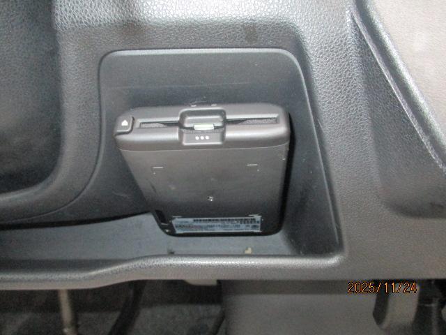 ピクシスバン クルーズターボ　ＳＡＩＩＩ　４ＷＤ　キーレス　純正ナビテレビ　ＬＥＤヘッドライト　ＥＴＣ　リアヒーター　電動格納ミラー　スマートアシスト（4枚目）