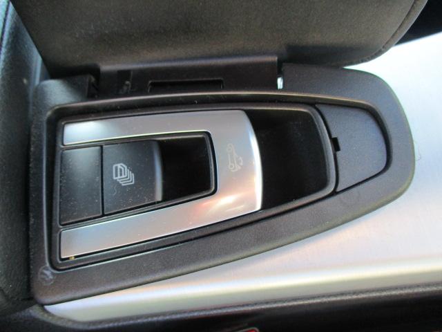 ＳＬＫ ＳＬＫ２００ＭＴ　ＡＭＧスポーツパッケージ　６速ミッション　ホワイト　走行２万キロ台　スマートキー　純正アルミホイール　ＥＴＣ　ＧＴグリル　ローダウン　来店予約要（48枚目）