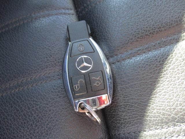 ＳＬＫ ＳＬＫ２００ＭＴ　ＡＭＧスポーツパッケージ　６速ミッション　ホワイト　走行２万キロ台　スマートキー　純正アルミホイール　ＥＴＣ　ＧＴグリル　ローダウン　来店予約要（52枚目）