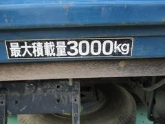 鈑金塗装工場も完備しております。 3