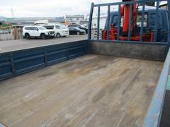 車輌入庫時にチェック後に展示仕上げをしております。 7
