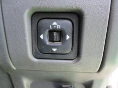 鈑金塗装工場も完備しております。 5