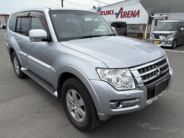 パジェロ ロング　エクシード　４ＷＤ　ディーゼル　７人乗り　クルーズコントロール　ＨＩＤ　純ディスプレイオーディオ　外ＥＴＣ　バックカメラ　パーキングアシスト　キーレス（3枚目）