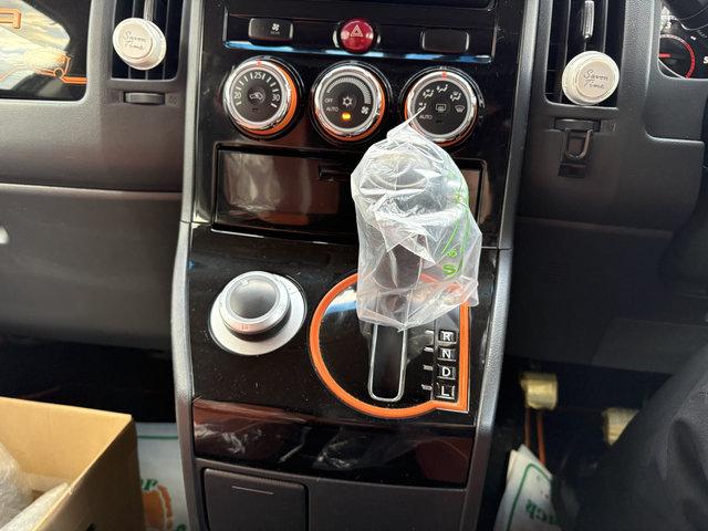 デリカD:5 アクティブギア 4WD 横滑り防止 前席シートヒータ 3列シート 両側電動スライドドア HID 外メモリーナビ フルセグTV 純ETC バックカメラ スマートキー(15枚目)