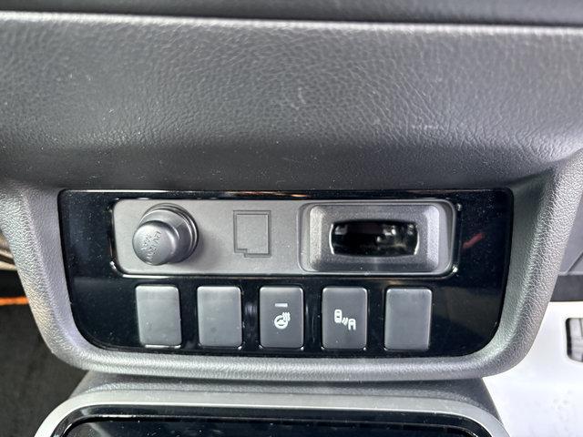 アウトランダー アクティブギア 4WD LED 外メモリーナビ フルセグTV 外フリップダウンモニタ 外ETC バックカメラ パーキングアシスト スマートキー(17枚目)