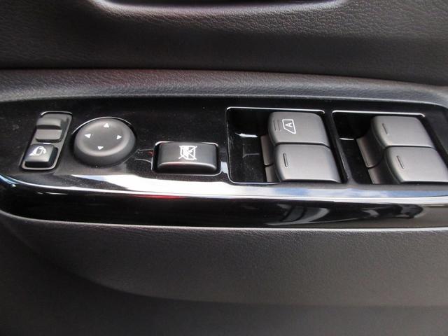 デリカミニ Ｇ　プレミアム　４ＷＤ　電動パーキングブレーキ　前席シートヒータ　ベンチシート　両側スライド両側ハンズフリードア　ＬＥＤヘッドライト　アラウンドビューモニタ付ルームミラー　パーキングアシスト　スマートキー（8枚目）