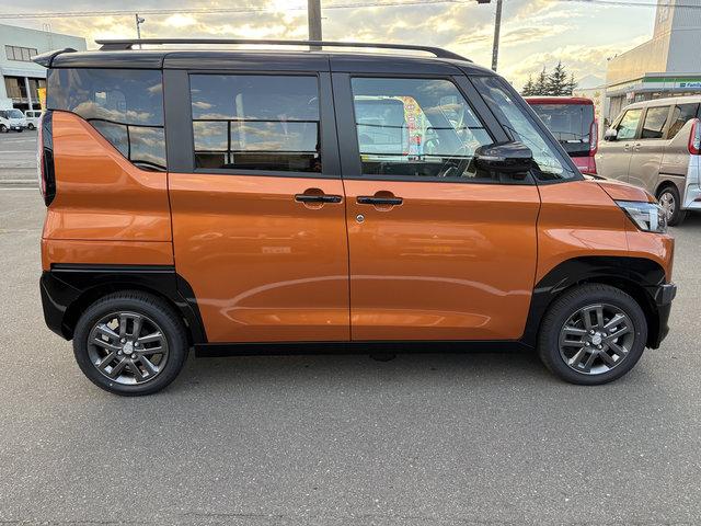 デリカミニ T プレミアム リミテッドエディション 4WD 電動パーキングブレーキ 前席シートヒータ ベンチシート 両側スライド両側ハンズフリードア LED アラウンドビューモニタ付ルームミラー スマートキー(4枚目)