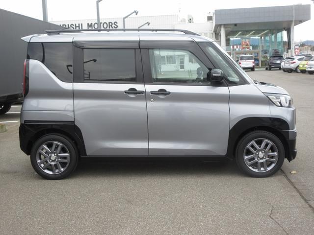 デリカミニ Ｔ　プレミアム　４ＷＤ　メモリーナビ　全周囲カメラ　電動パーキングブレーキ　オートブレーキホールド　前席シートヒータ　両側電動スライドドア　ＬＥＤヘッドライト　外メモリーナビ　スマートキー（4枚目）