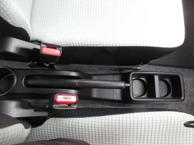 アルト Ｆ　４ＷＤ　エアコン　パワステ　パワーウインドウ　運転席エアバッグ　助手席エアバッグ　ＡＢＳ　横滑り防止装置　キーレス　ＣＤ（9枚目）