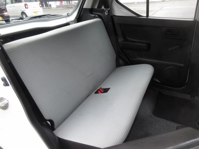 アルト Ｆ　４ＷＤ　エアコン　パワステ　パワーウインドウ　運転席エアバッグ　助手席エアバッグ　ＡＢＳ　横滑り防止装置　キーレス　ＣＤ（16枚目）