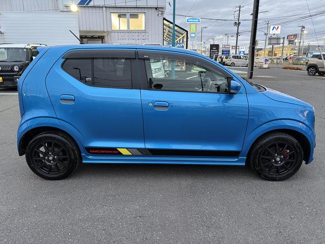 アルトワークス ベースグレード　４ＷＤ　横滑り防止　衝突軽減　車線逸脱警報　誤発信抑制　レカロシート　ＨＩＤ　自動ハイビーム　外メモリーナビ　フルセグＴＶ　スマートキー（4枚目）