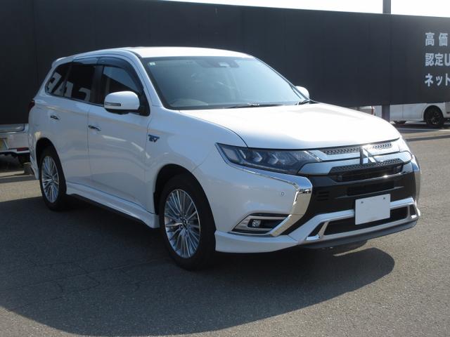 アウトランダーＰＨＥＶ Ｇプラスパッケージ　４ＷＤ　Ｅ－アシスト　運電動シート　前席シートヒータ　電動リアゲート　ＬＥＤ　純メモリーナビ　外ＥＴＣ　バックカメラ　スマートキー（3枚目）