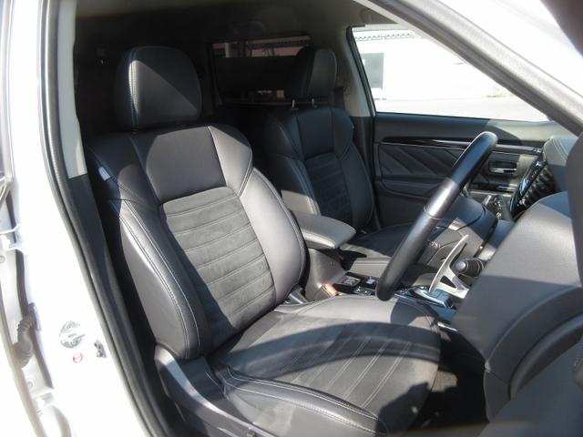 アウトランダーＰＨＥＶ Ｇプラスパッケージ　４ＷＤ　Ｅ－アシスト　運電動シート　前席シートヒータ　電動リアゲート　ＬＥＤ　純メモリーナビ　外ＥＴＣ　バックカメラ　スマートキー（6枚目）