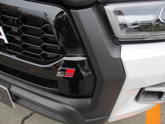 ハイラックス Ｚ　ＧＲスポーツ　４ＷＤ　８インチメモリーナビ　パノラミックビュー　衝突被害軽減システム　ＥＴＣ２．０　ドラレコ　ＬＥＤヘッドランプ　ＪＡＯＳリフトアップ　フジツボマフラー　キャノピー　ラプター塗装（8枚目）
