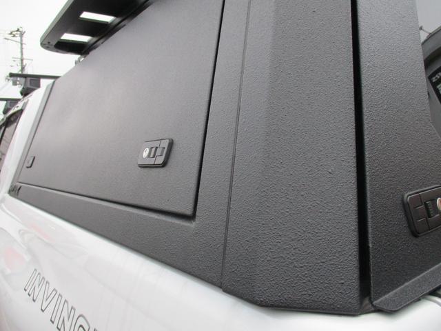 ハイラックス Ｚ　ＧＲスポーツ　４ＷＤ　８インチメモリーナビ　パノラミックビュー　衝突被害軽減システム　ＥＴＣ２．０　ドラレコ　ＬＥＤヘッドランプ　ＪＡＯＳリフトアップ　フジツボマフラー　キャノピー　ラプター塗装（11枚目）