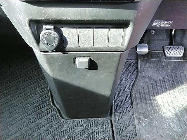 ルーミー カスタムG S 両側電動スライド キーレス フルセグ ナビ&TV エアバッグ オートマ フル装備 助手席エアバッグ 衝突被害軽減システム ETC バックカメラ スマートキー 横滑り防止機能 オートクルーズコントロール(7枚目)