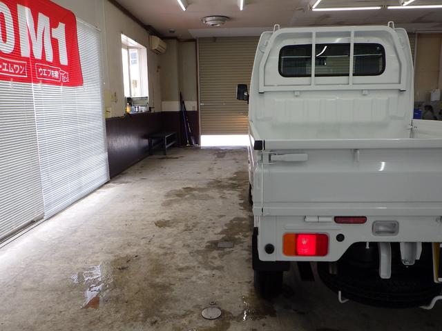 KCエアコン・パワステ 4WD スズキセーフティサポート装着 5MT 運転席&助手席エアバッグ ABS 横滑り防止 アクセサリーソケット スピーカー内臓AM/FMラジオ ライトレベライザー オートライト 届出済未使用車(26枚目)
