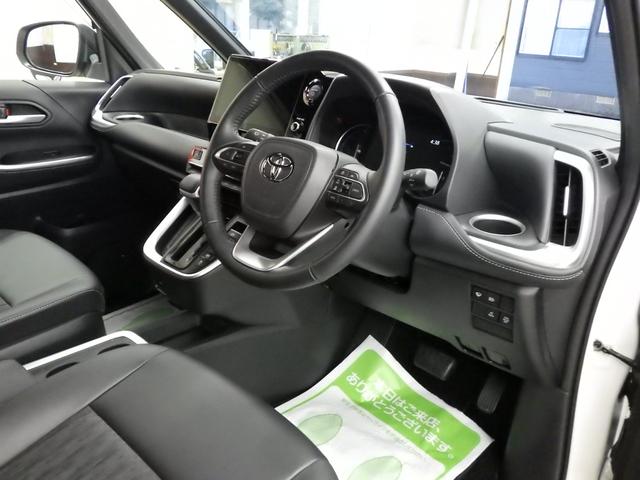 TOYOTA NOAH HYBRID S-Z