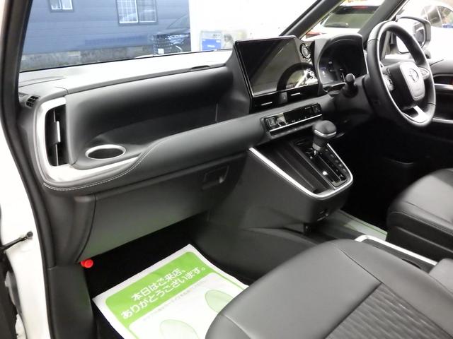 TOYOTA NOAH HYBRID S-Z