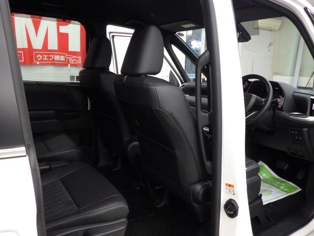 TOYOTA NOAH HYBRID S-Z