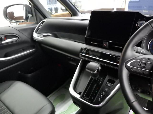 TOYOTA NOAH HYBRID S-Z