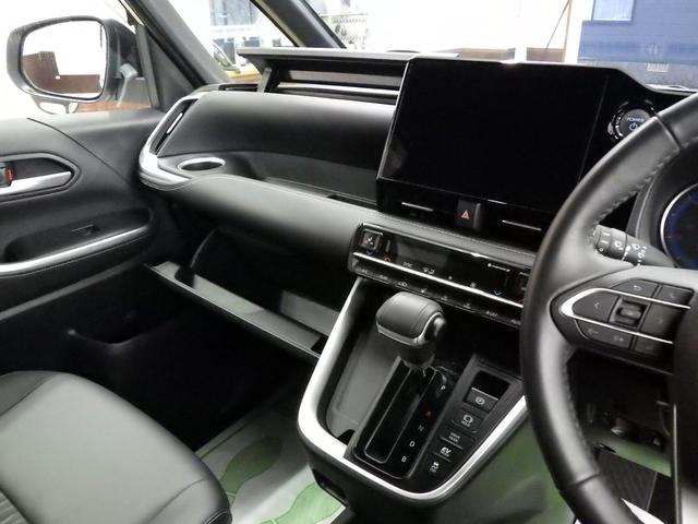 TOYOTA NOAH HYBRID S-Z