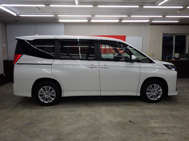 TOYOTA NOAH HYBRID S-Z