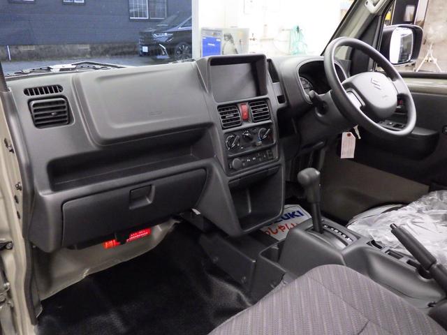 スーパーキャリイ Xリミテッド 4WD 4AT スズキセーフティサポート キーレスエントリー LEDヘッドライト ハロゲンフォグ アイドリングストップ リヤゲートチェーン 荷台作業灯 ブラックFグリル Rソナー 届出済未使用車(12枚目)