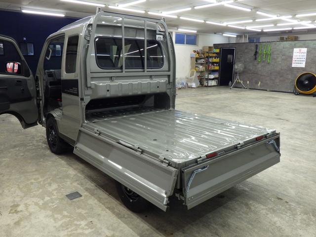 スーパーキャリイ Xリミテッド 4WD 4AT スズキセーフティサポート キーレスエントリー LEDヘッドライト ハロゲンフォグ アイドリングストップ リヤゲートチェーン 荷台作業灯 ブラックFグリル Rソナー 届出済未使用車(17枚目)