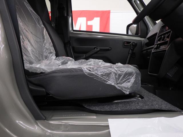 スーパーキャリイ Xリミテッド 4WD 4AT スズキセーフティサポート キーレスエントリー LEDヘッドライト ハロゲンフォグ アイドリングストップ リヤゲートチェーン 荷台作業灯 ブラックFグリル Rソナー 届出済未使用車(23枚目)