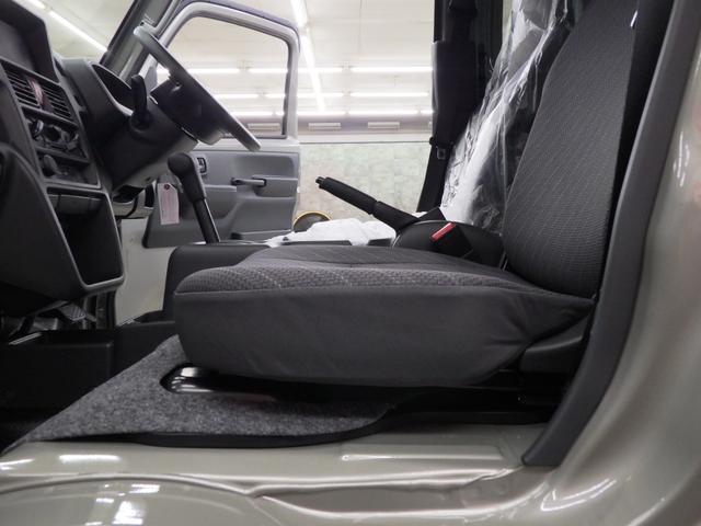 スーパーキャリイ Xリミテッド 4WD 4AT スズキセーフティサポート キーレスエントリー LEDヘッドライト ハロゲンフォグ アイドリングストップ リヤゲートチェーン 荷台作業灯 ブラックFグリル Rソナー 届出済未使用車(24枚目)