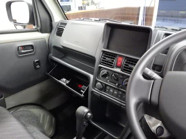 スーパーキャリイ Xリミテッド 4WD 4AT スズキセーフティサポート キーレスエントリー LEDヘッドライト ハロゲンフォグ アイドリングストップ リヤゲートチェーン 荷台作業灯 ブラックFグリル Rソナー 届出済未使用車(26枚目)