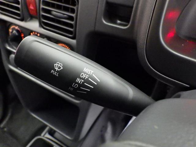 スーパーキャリイ Xリミテッド 4WD 4AT スズキセーフティサポート キーレスエントリー LEDヘッドライト ハロゲンフォグ アイドリングストップ リヤゲートチェーン 荷台作業灯 ブラックFグリル Rソナー 届出済未使用車(32枚目)