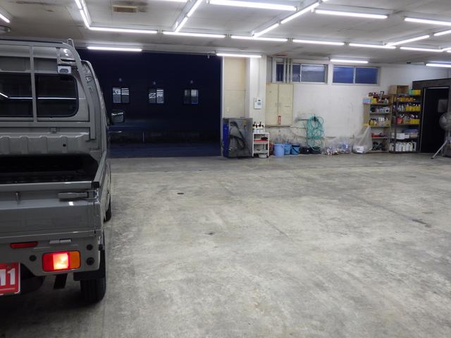 スーパーキャリイ Xリミテッド 4WD 4AT スズキセーフティサポート キーレスエントリー LEDヘッドライト ハロゲンフォグ アイドリングストップ リヤゲートチェーン 荷台作業灯 ブラックFグリル Rソナー 届出済未使用車(37枚目)