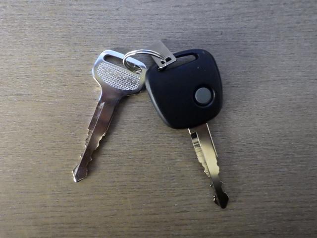 スーパーキャリイ Xリミテッド 4WD 4AT スズキセーフティサポート キーレスエントリー LEDヘッドライト ハロゲンフォグ アイドリングストップ リヤゲートチェーン 荷台作業灯 ブラックFグリル Rソナー 届出済未使用車(52枚目)