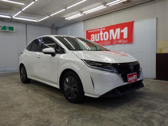 ノート Ｘ　ＦＯＵＲ　エマージェンシーブレーキ　純正ディスプレイオーディオ　ＬＥＤヘッドライト　フロント左右シートヒーター　ステアリングヒーター　クリアランスソナー　スタッドレスタイヤ積込ｉＧ６０　寒冷地仕様　禁煙車（6枚目）