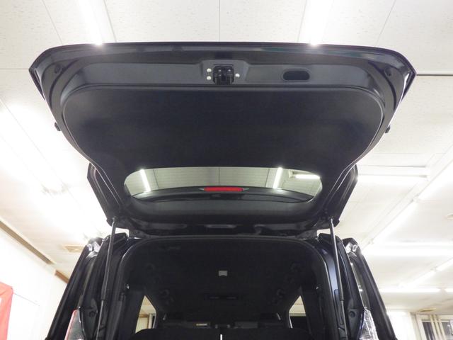 ヴォクシー ハイブリッドS-G 4WD TSS 8インチディスプレイナビ バックカメラ ビルトインETC2.0 ワイパーデアイサー 左側パワスラ LEDヘッドライト 純正16インチAW LEDヘッドライト VSC 寒冷地仕様 禁煙車(23枚目)