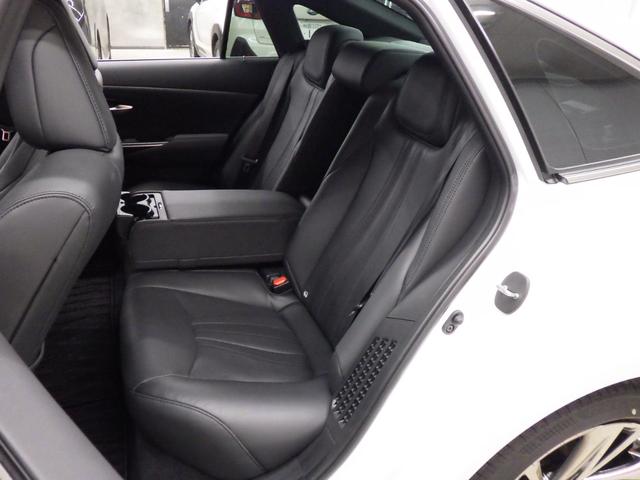 クラウンハイブリッド RSアドバンス Four 4WD サンルーフ 純正ナビフルセグ パノラミックビューモニター ETC2.0 純正オプションフルエアロ デジタルインナーミラー 純正マットバイザー 純正F&室内ドラレコ TSS ワンオーナー 禁煙車(18枚目)