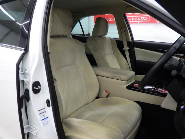 クラウンハイブリッド ロイヤルサルーン Four 4WD 純正ナビフルセグ バックカメラ ビルトインETC オートクルーズ F左右パワーシート&シートヒーター ステアリングヒーター LEDヘッドライト LEDフォグ 寒冷地仕様 ワンオーナー 禁煙車(11枚目)