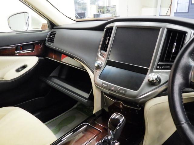 クラウンハイブリッド ロイヤルサルーン Four 4WD 純正ナビフルセグ バックカメラ ビルトインETC オートクルーズ F左右パワーシート&シートヒーター ステアリングヒーター LEDヘッドライト LEDフォグ 寒冷地仕様 ワンオーナー 禁煙車(29枚目)