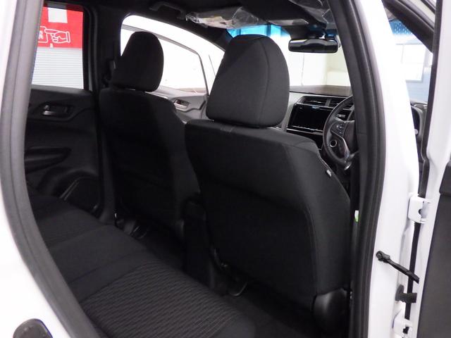 フィットハイブリッド Ｓ　ホンダセンシング　４ＷＤ　純正８インチインターナビフルセグ　バックカメラ　ビルトインＥＴＣ　レーダークルーズ　パドルシフト　純正マットバイザー　純正前後ドラレコ　ＬＥＤヘッドライト　ＬＥＤフォグ　ワンオーナー　禁煙車（15枚目）