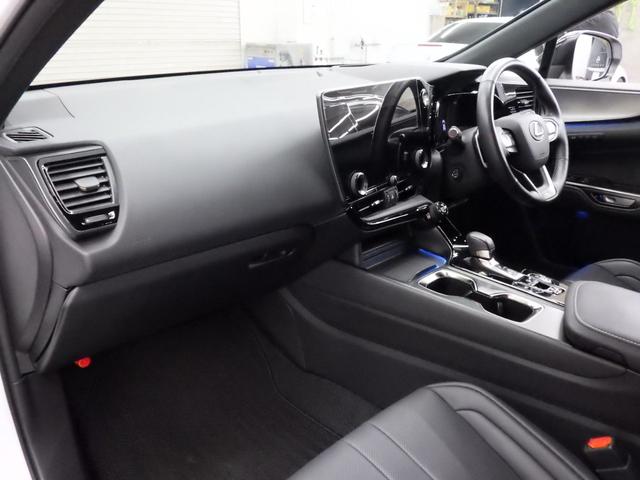 ＮＸ ＮＸ３５０ｈ　Ｆスポーツ　４ＷＤ　レクサスセーフティシステム＋　ＴＲＤフルエアロ　純正ナビフルセグ　パノラミックビューモニター　ビルトインＥＴＣ２．０　デジタルインナーミラー　黒革シート　Ｒパワーゲート　ワンオーナー　禁煙車（12枚目）