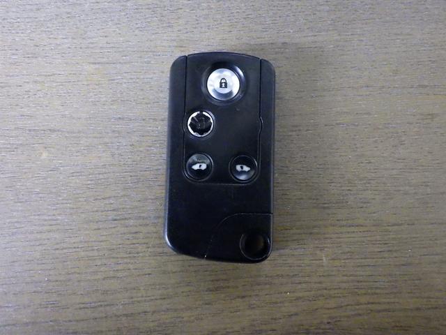 フリードスパイクハイブリッド ジャストセレクション MOPHDDナビ 地デジチューナーフルセグ バックカメラ 両側パワスラ オートクルーズ ETC 純正15インチAW スタッドレス社外AWセット付属 HID ハーフレザーシート ミラーヒーター 禁煙車(70枚目)