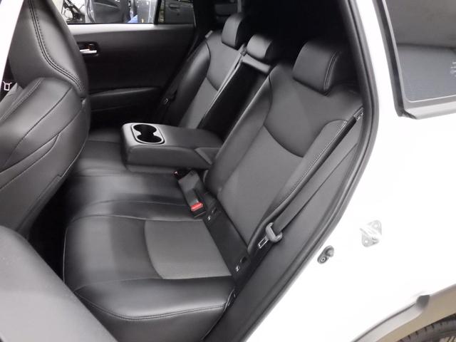 カローラクロス ハイブリッド　Ｚ　４ＷＤ　ＴＳＳ　パノラマルーフ　１０．５型ディスプレイナビフルセグ　パノラミックビューモニター　ビルトインＥＴＣ２．０　純正前後ドラレコ　Ｒパワーゲート　おくだけ充電　寒冷地仕様　ワンオーナー　禁煙車（18枚目）