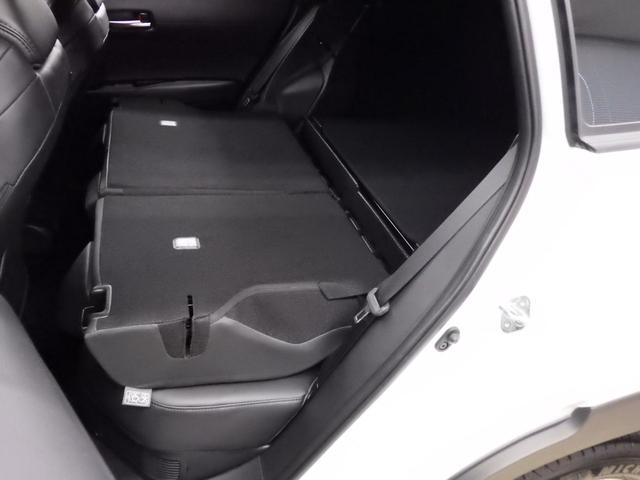 カローラクロス ハイブリッド　Ｚ　４ＷＤ　ＴＳＳ　パノラマルーフ　１０．５型ディスプレイナビフルセグ　パノラミックビューモニター　ビルトインＥＴＣ２．０　純正前後ドラレコ　Ｒパワーゲート　おくだけ充電　寒冷地仕様　ワンオーナー　禁煙車（20枚目）